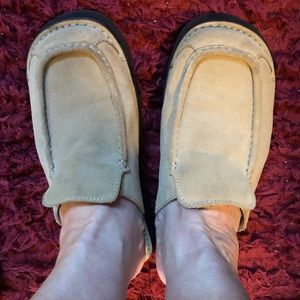 Woman’s size 9 mules